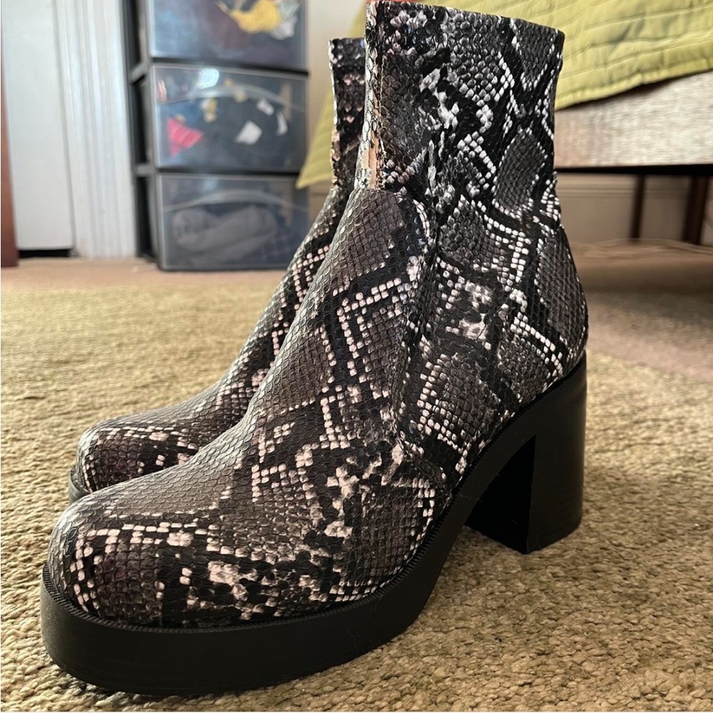 Steve Madden platform boots - Picture 2 of 7